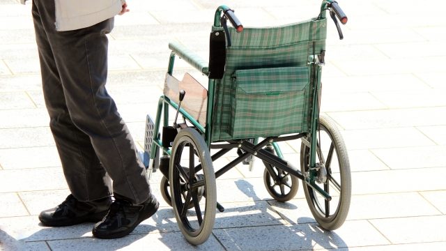 変形性膝関節症,車椅子